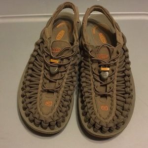 Men’s 8.5 Keen sandals